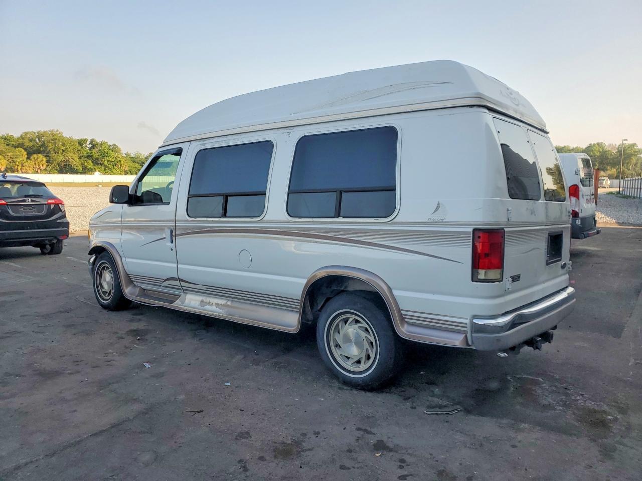 1999 Ford Econoline VIN 1FDRE14W1XHB18918 photo 2