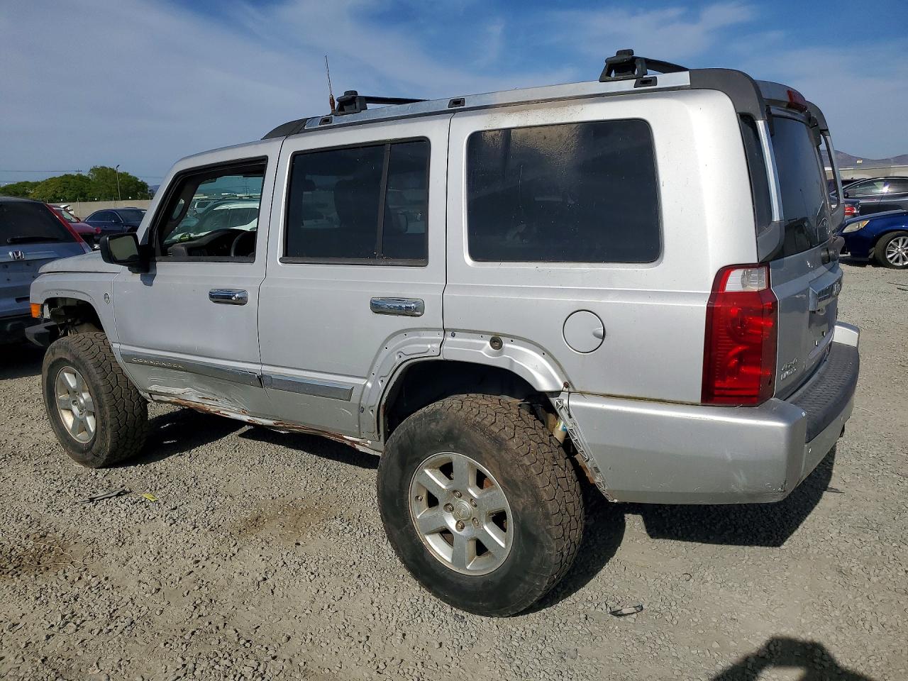 2006 Jeep Commander VIN 1J8HG58256C364173 photo 2