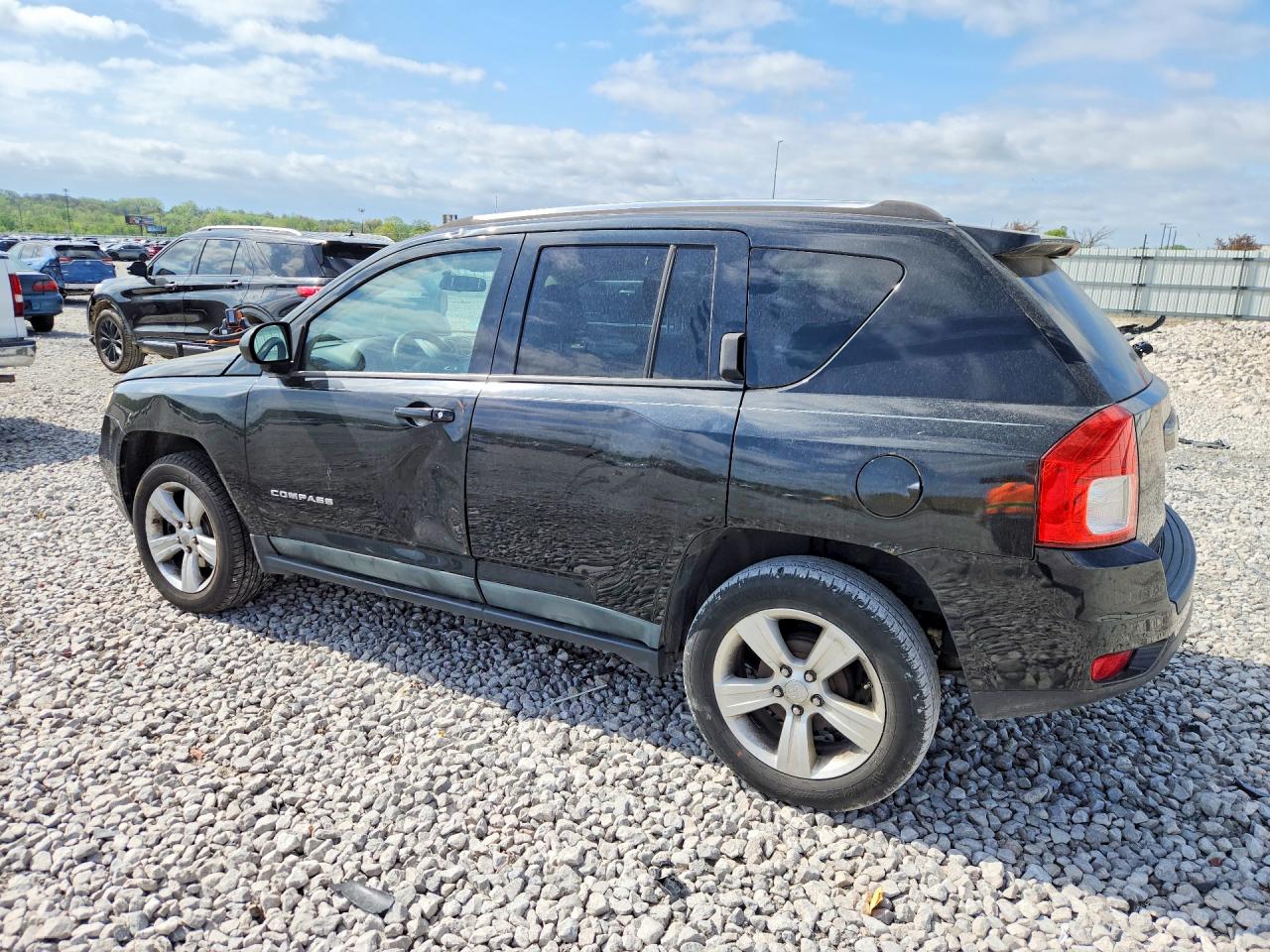 2011 Jeep Compass VIN 1J4NT1FB4BD155765 photo 2