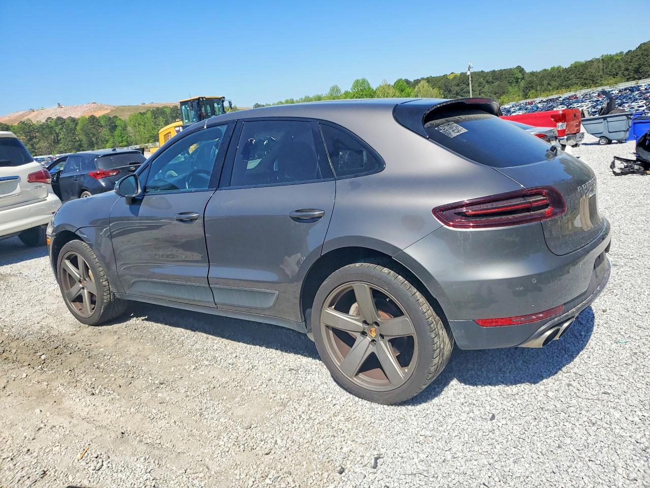 2016 Porsche Macan VIN WP1AB2A58GLB47470 photo 2