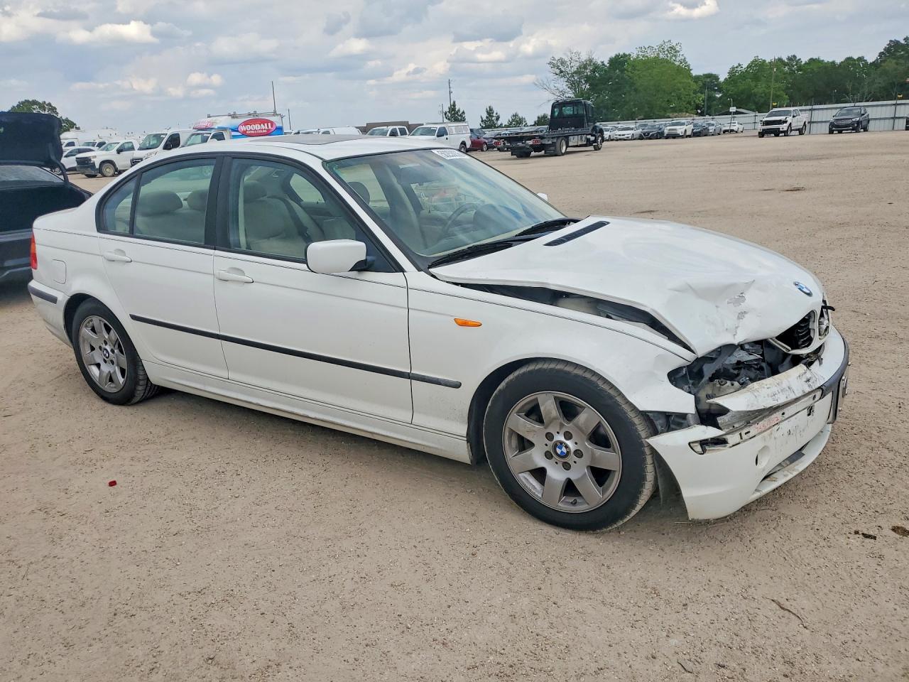 2005 BMW 3 series VIN WBAET37495NJ89956 photo 4