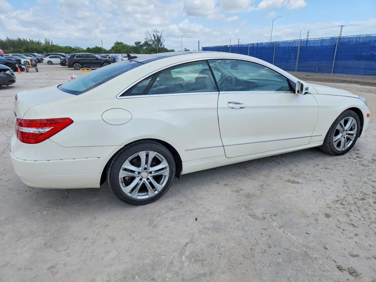 2010 Mercedes-Benz E-class VIN WDDKJ5GB8AF046805 photo 3