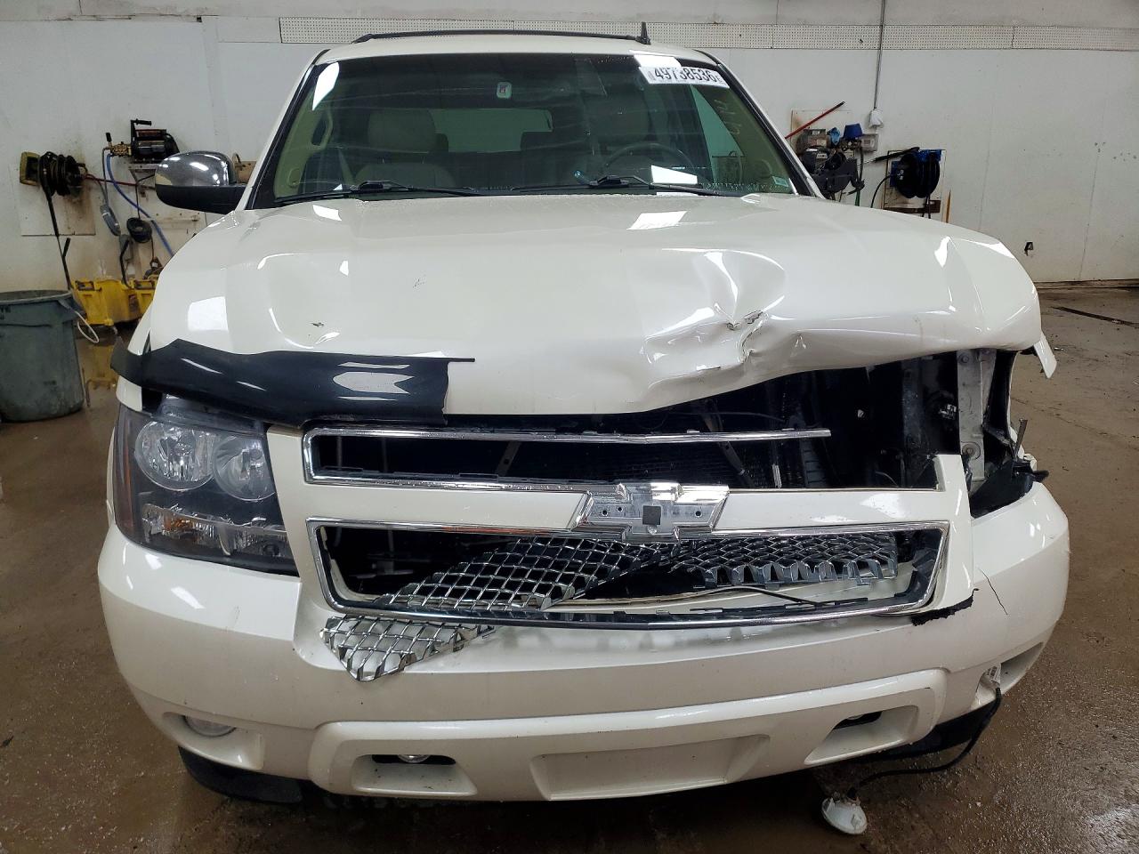 2014 Chevrolet Suburban VIN 1GNSKKE7XER164189 photo 5