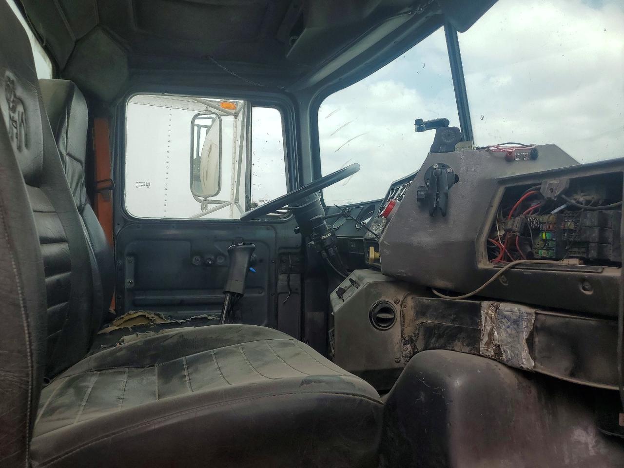 2005 MACK All other VIN 1M2B209C55M030591 photo 5