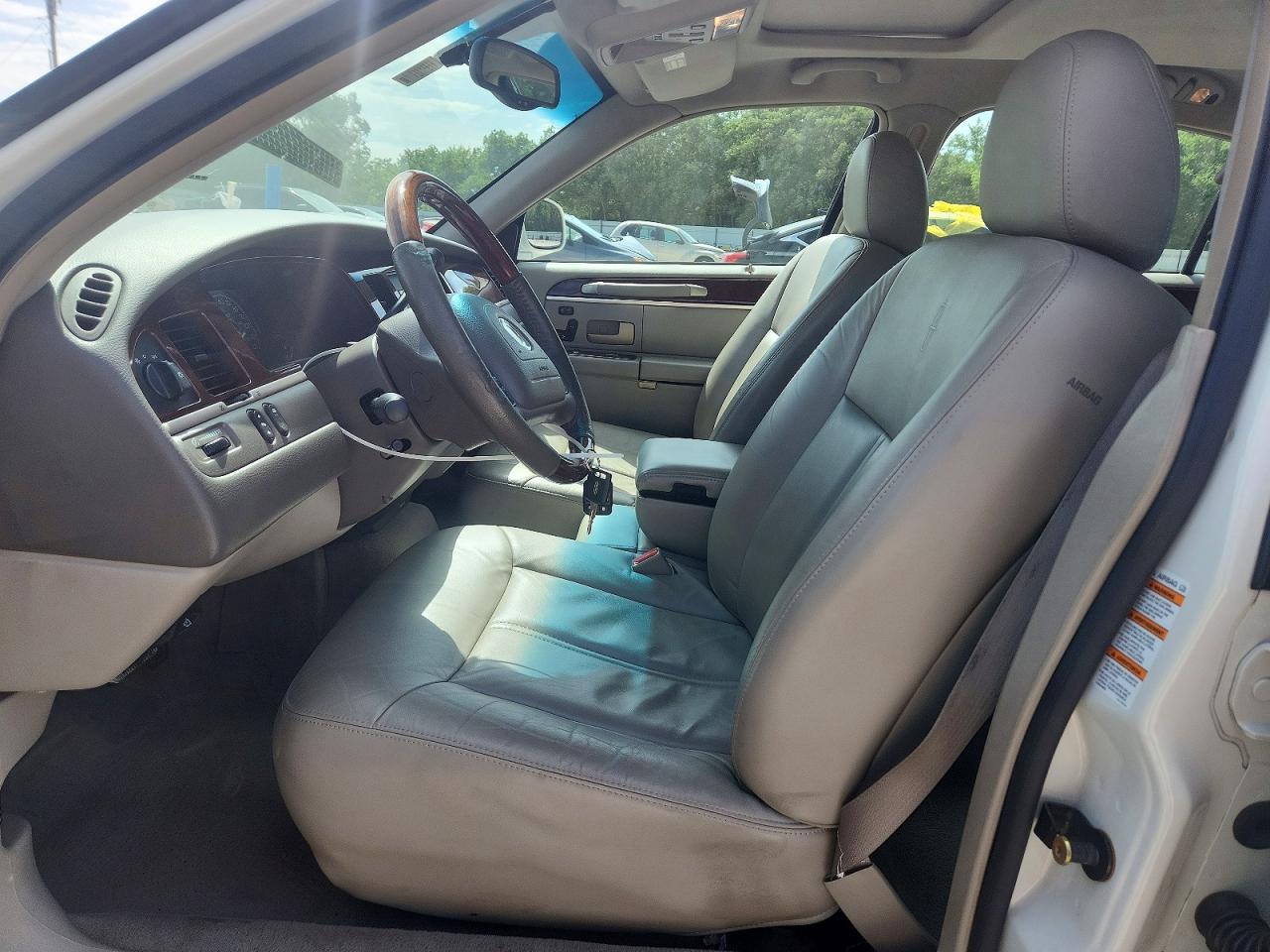2004 LINCOLN Towncar VIN 1LNHM83W94Y676777 photo 7