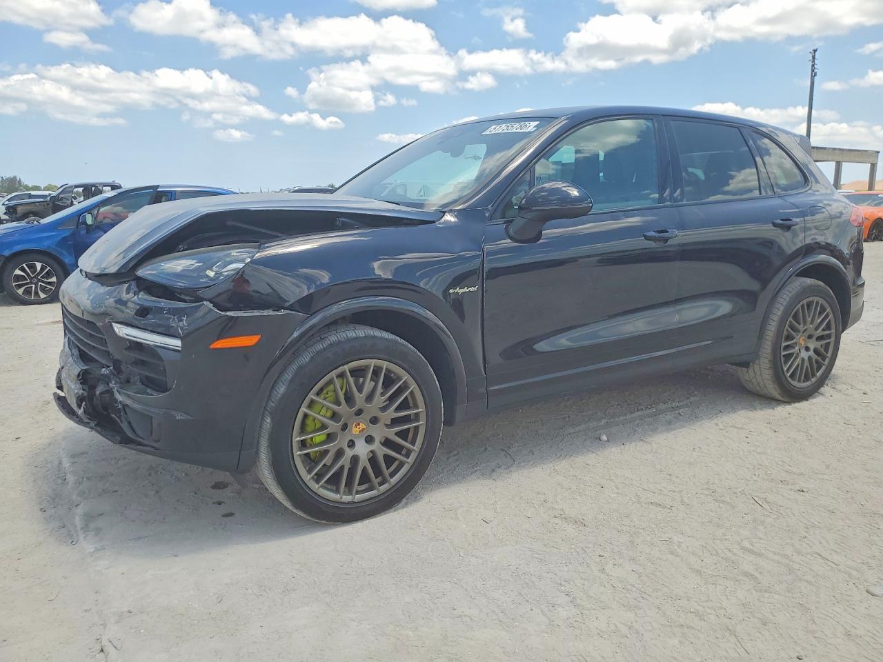 2017 Porsche Cayenne VIN WP1AE2A23HLA69534 photo 1