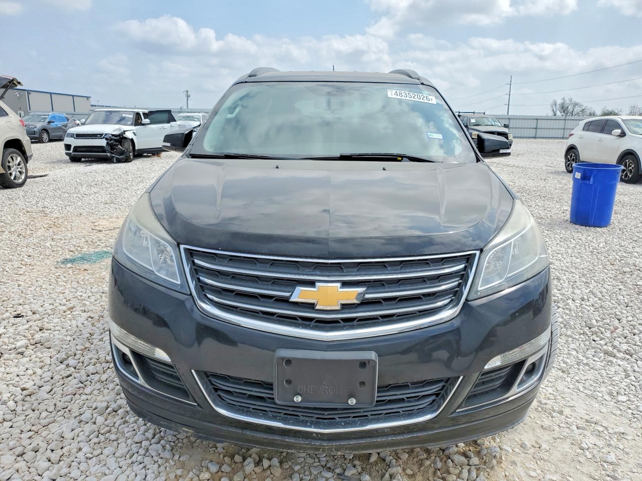 2017 Chev Traverse VIN 1GNKRGKD0HJ349180 photo 5