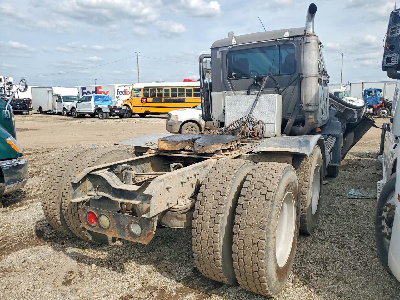 2001 MACK All other VIN 1M1AA13YX1W141536 photo 4
