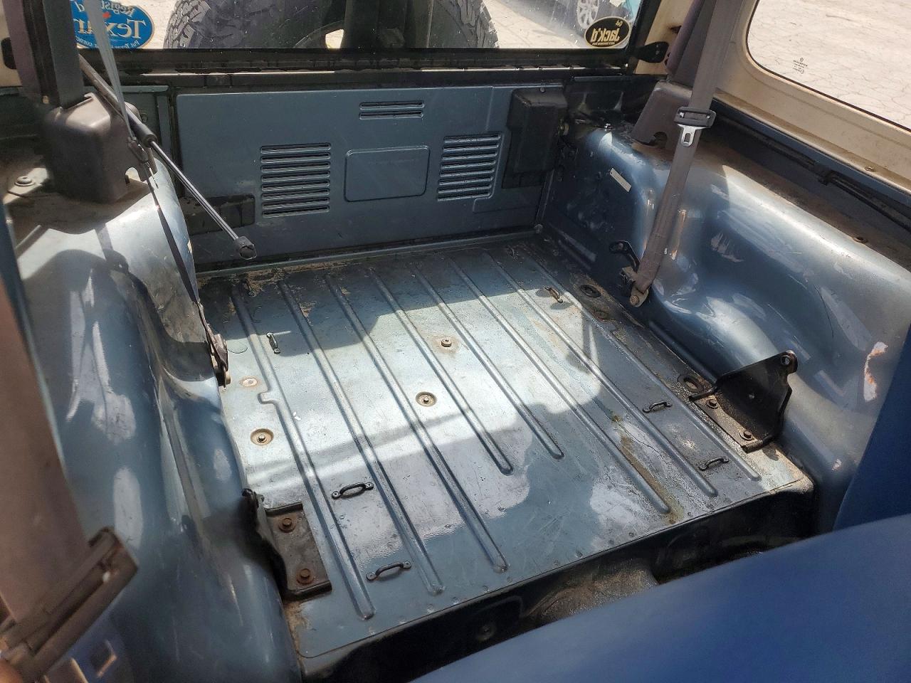 1997 Jeep Wrangler / VIN 1J4FY29PXVP523923 photo 11