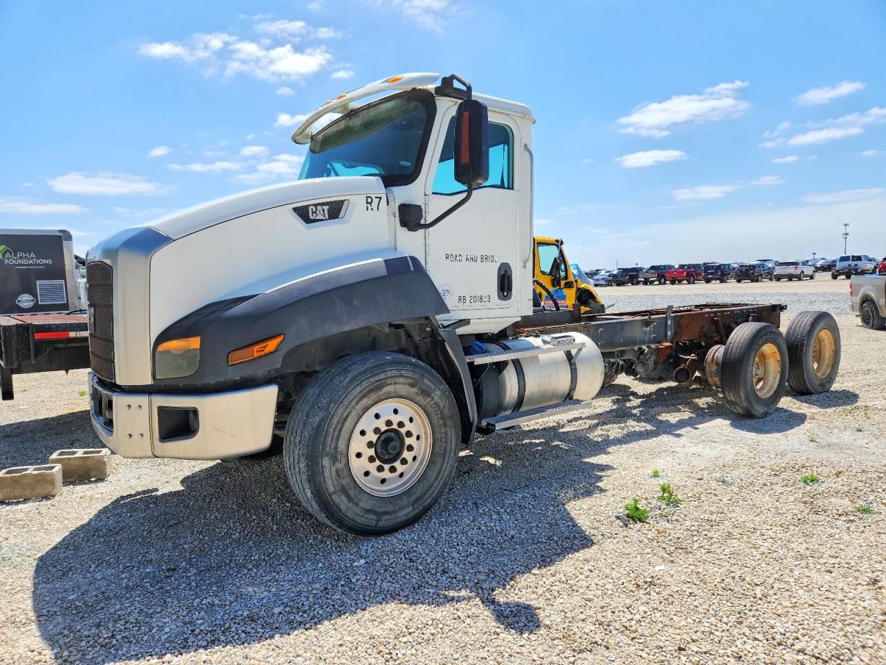 2016 CATERPILLAR All other VIN 3HTJGTKT3GN201663 photo 2