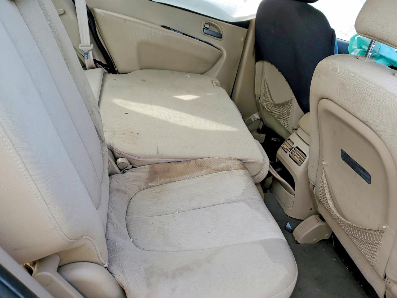 2008 Kia Rondo VIN KNAFG526887176198 photo 11