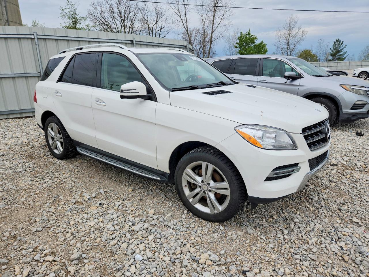 2015 Mercedes-Benz M-class VIN 4JGDA0EB8FA515450 photo 4