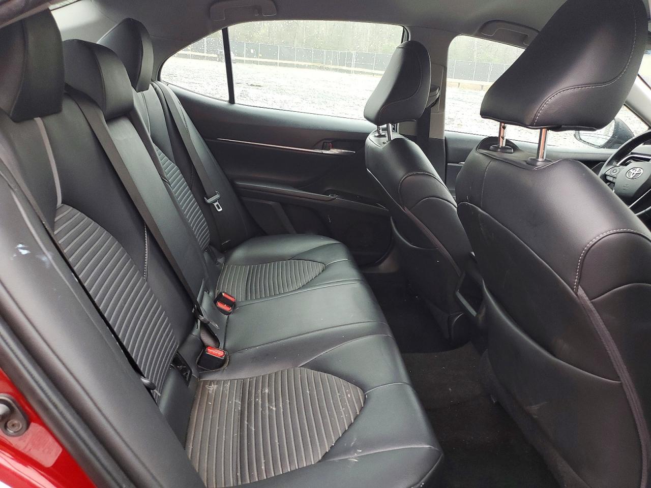 2018 Toyota Camry VIN 4T1B11HK2JU607069 photo 10