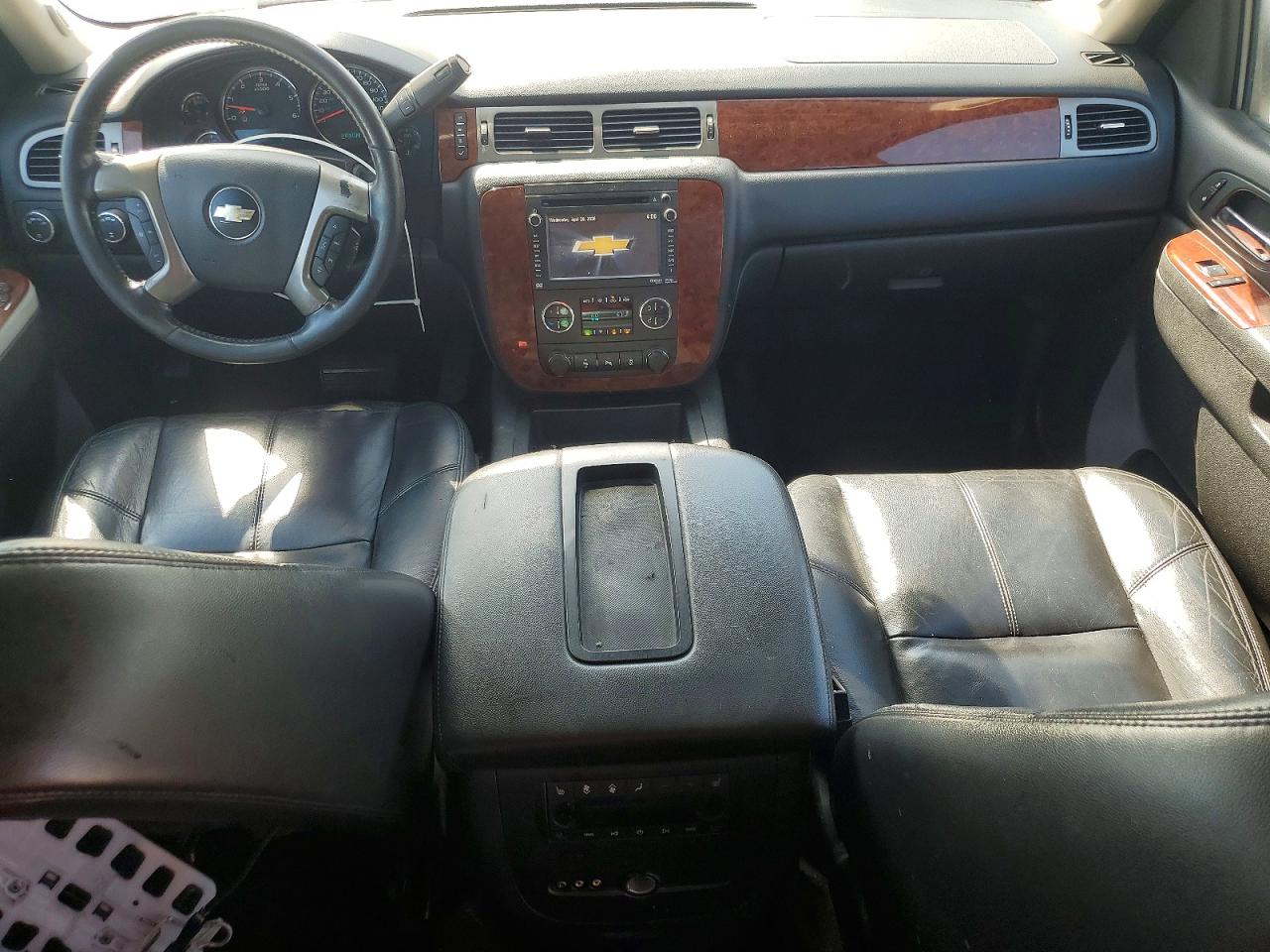 2013 Chevrolet Suburban VIN 1GNSKJE74DR146070 photo 8