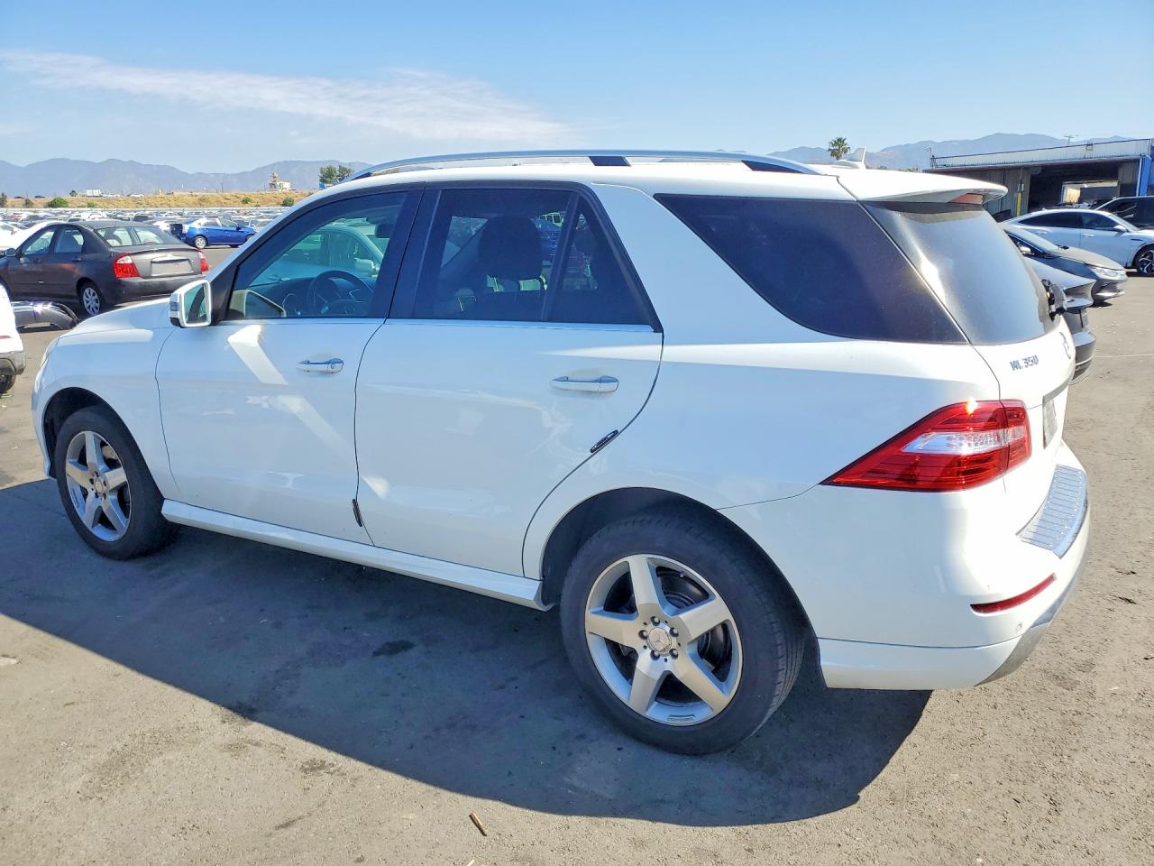 2014 Mercedes-Benz M-class VIN 4JGDA5JB2EA293294 photo 2