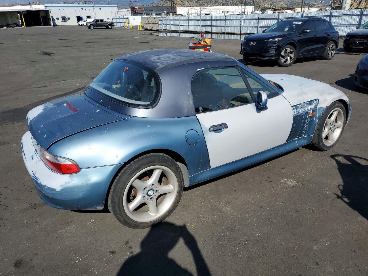 1998 BMW Z3 VIN 4USCH7326WLD15935 photo 3