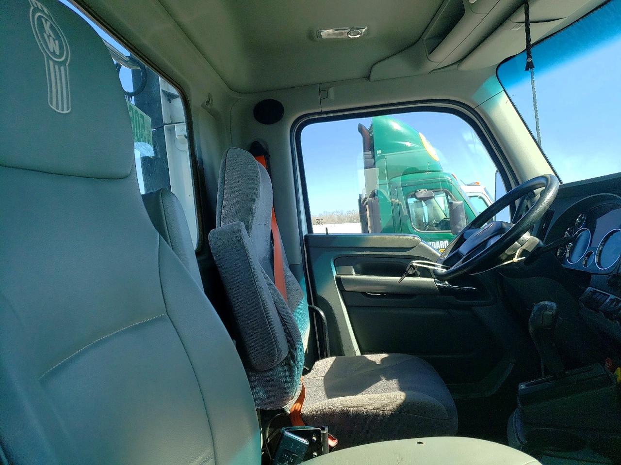 2014 KENWORTH All models VIN 1XKYA48X4EJ403204 photo 5