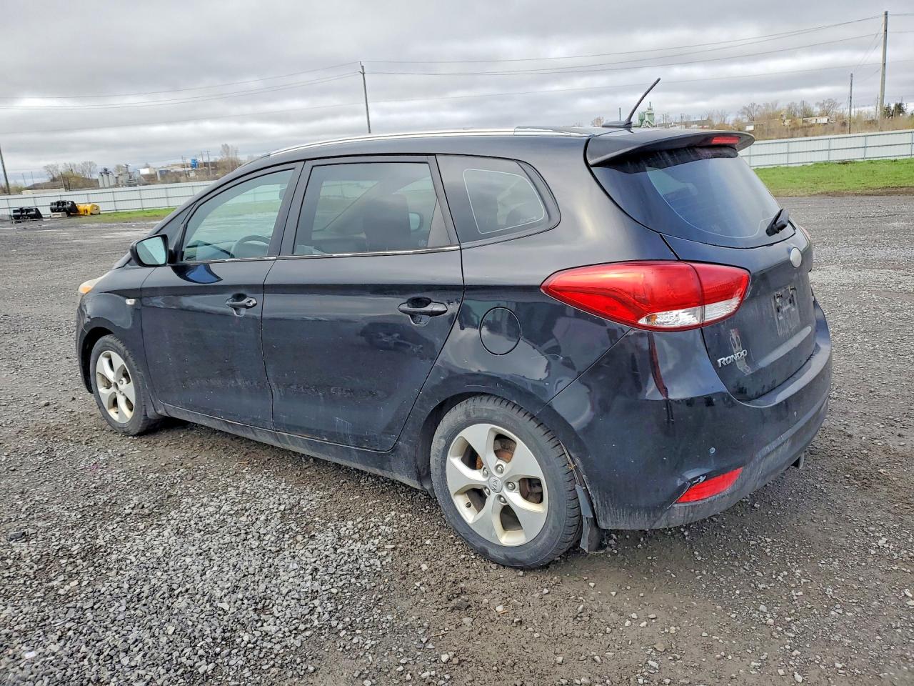 2014 Kia Rondo VIN KNAHT8A30E7059935 photo 2