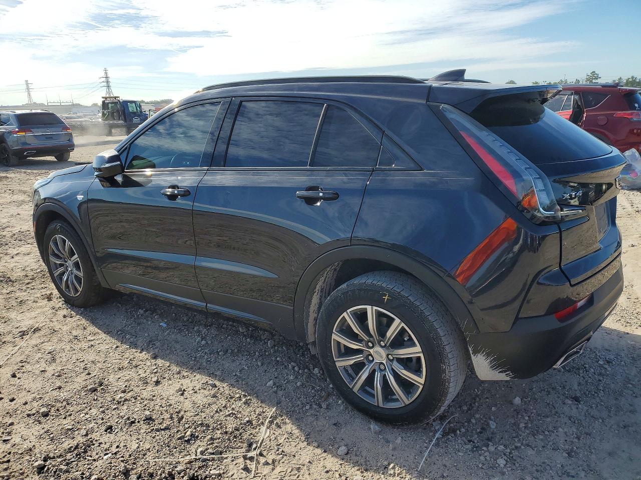 2023 Cadillac Xt4 VIN 1GYFZER40PF209095 photo 2