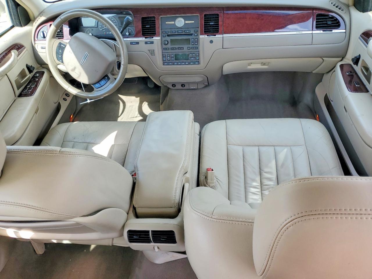 2005 Lincoln Towncar VIN 1LNHM81W35Y643326 photo 8