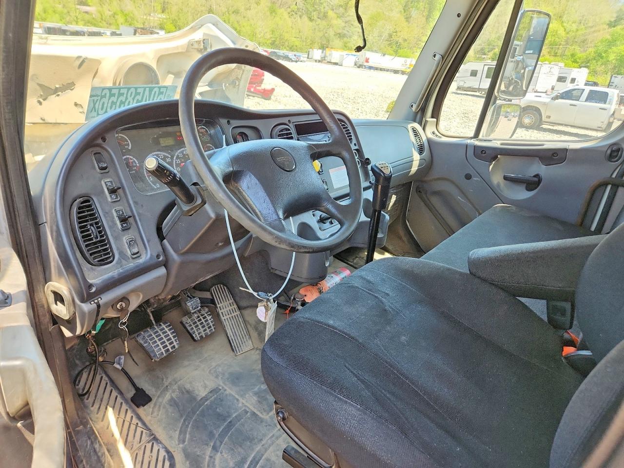2015 FREIGHTLINER All other VIN 1FVHCYCY0FHGE8896 photo 8