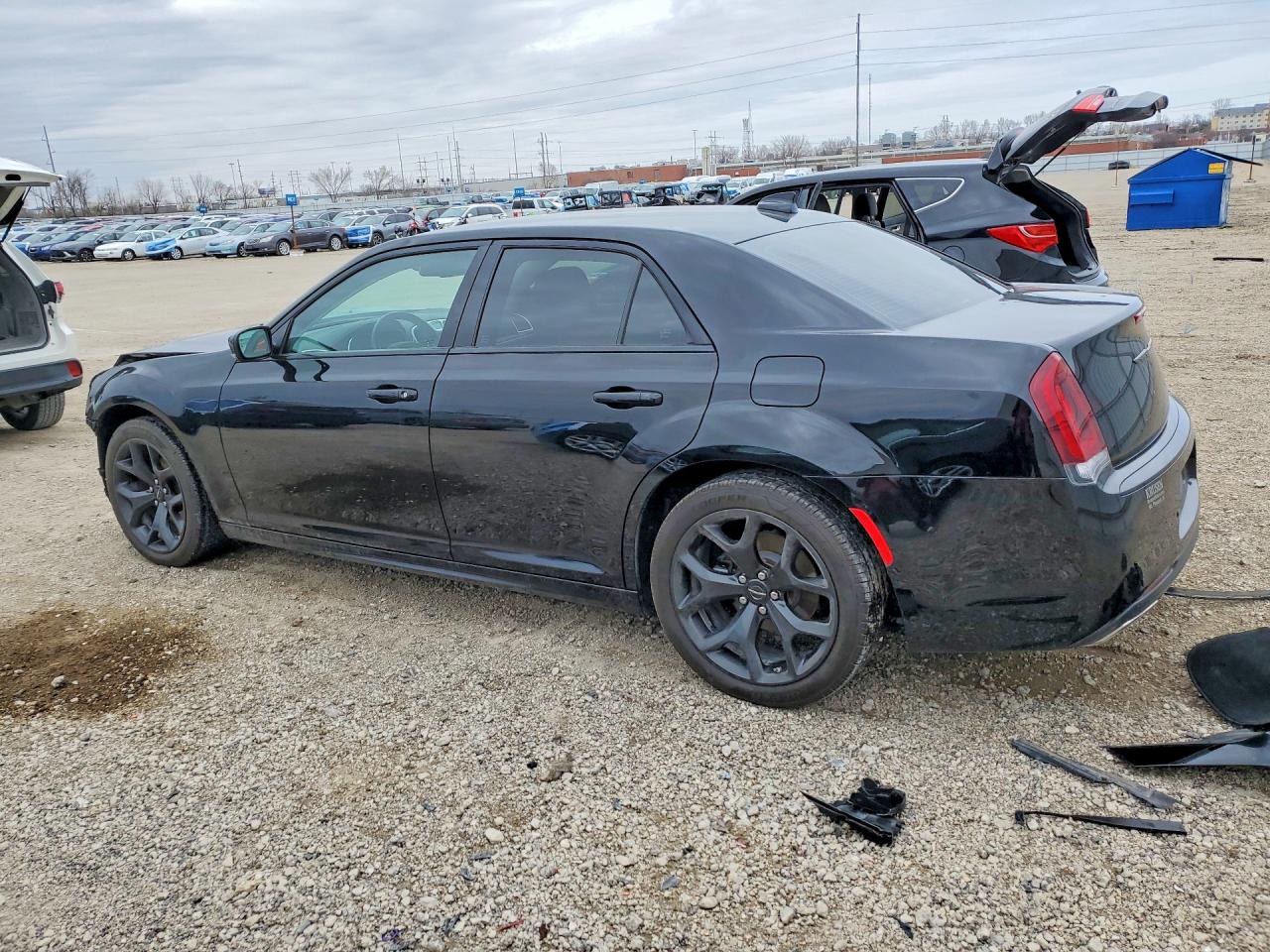 2022 Chrysler 300 VIN 2C3CCADG3NH187131 photo 2