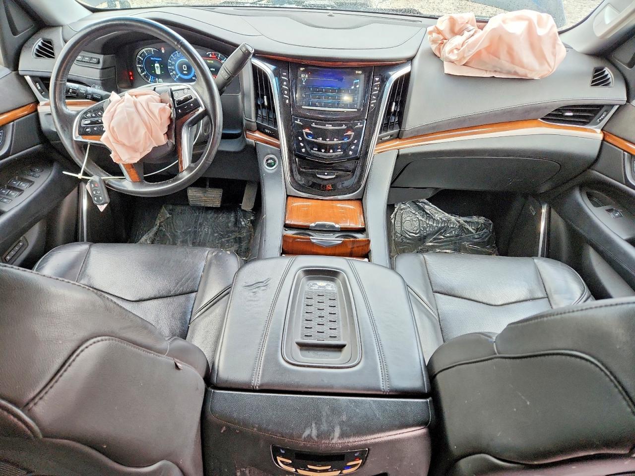 2017 Cadillac Escalade VIN 1GYS3HKJ7HR111084 photo 8