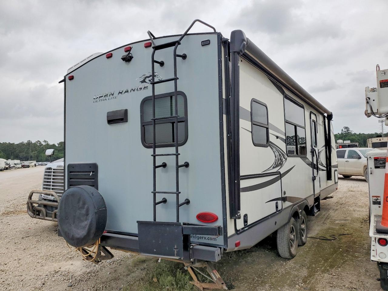 2017 HIGHLAND Highland VIN 58TTU3221H3030390 photo 4