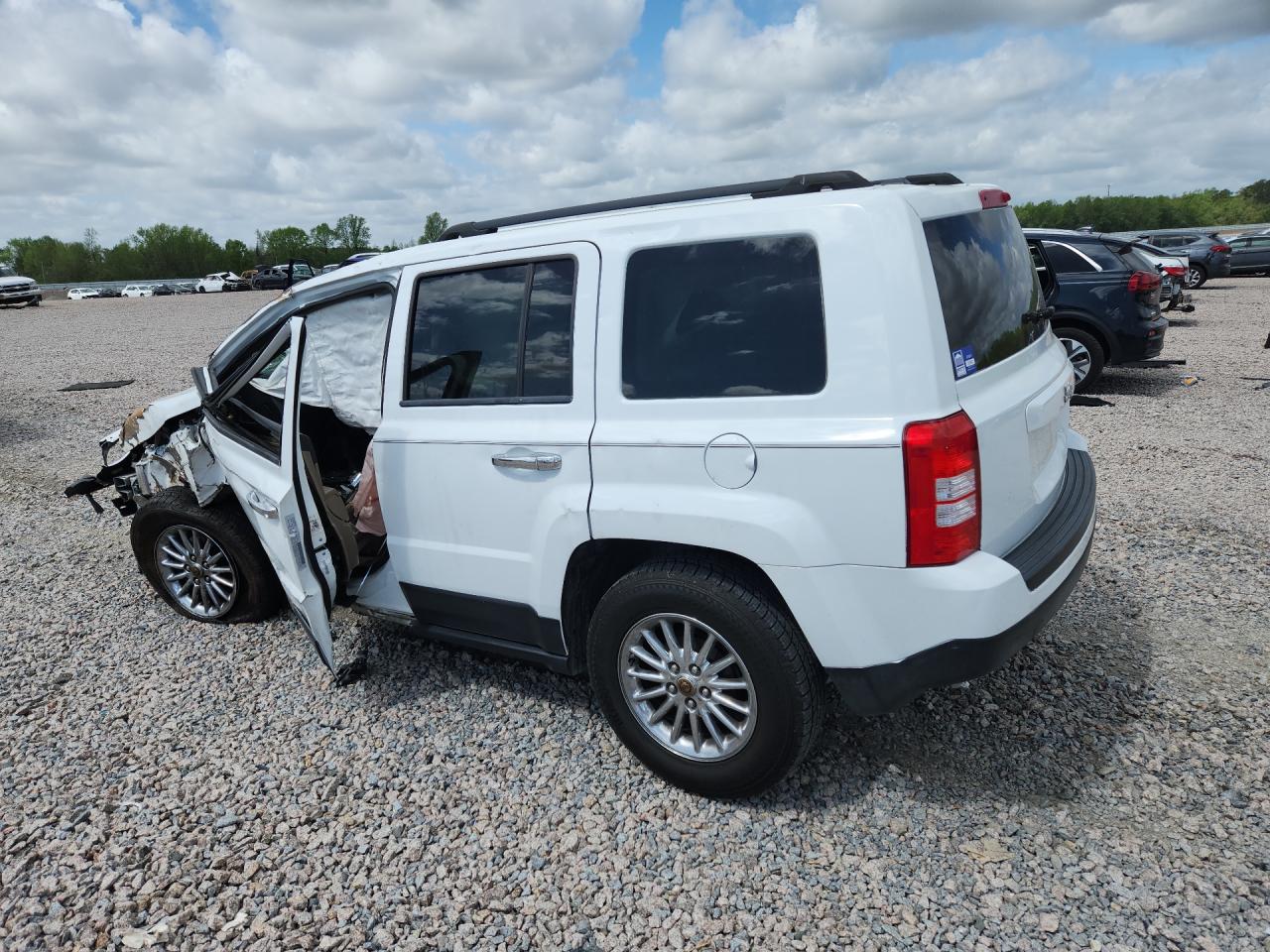 2016 Jeep Patriot VIN 1C4NJPBA5GD765807 photo 2