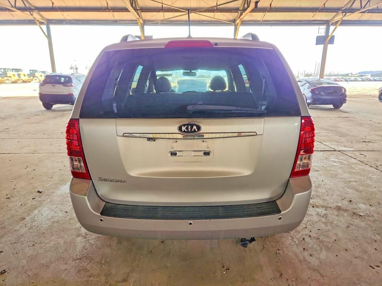 2012 Kia SEDONA VIN KNDMG4C79C6434092 photo 6