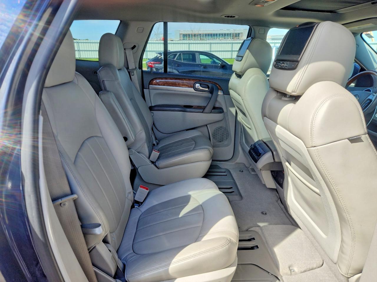 2011 Buick Enclave VIN 5GAKRBED3BJ185844 photo 11