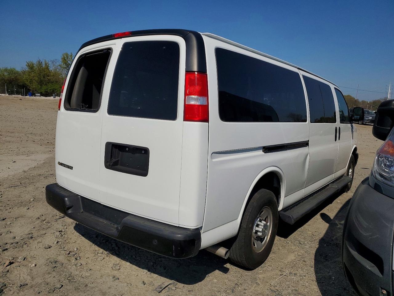 2023 Chevrolet Express VIN 1GAZGNFP8P1163898 photo 4