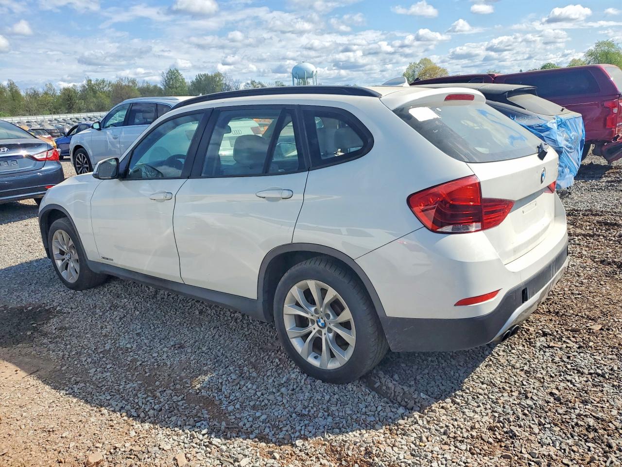 2013 BMW X1 VIN WBAVL1C52DVR83876 photo 2