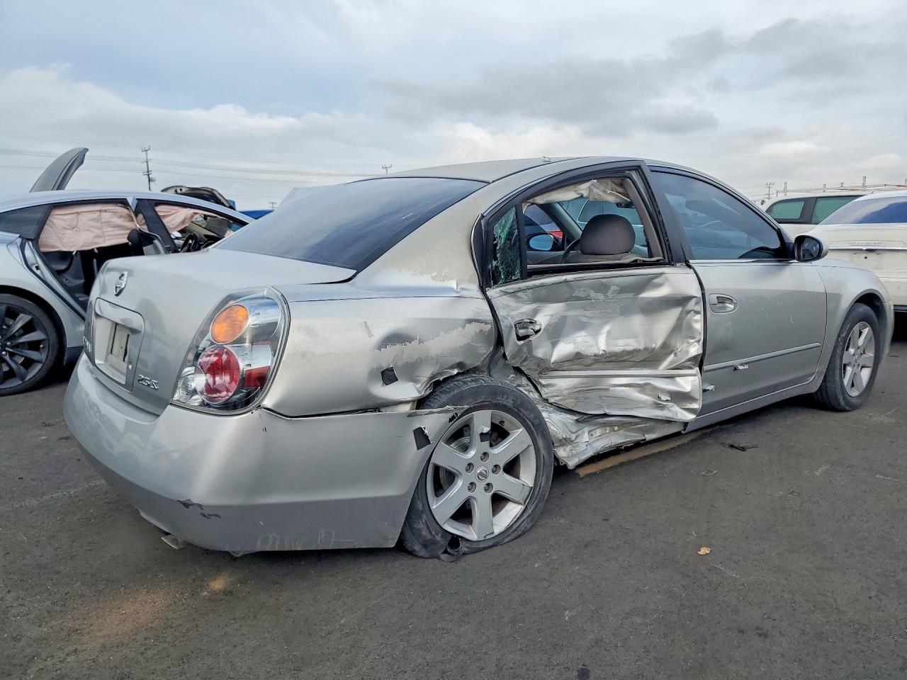 2004 Nissan Altima VIN 1N4AL11E14C154819 photo 3