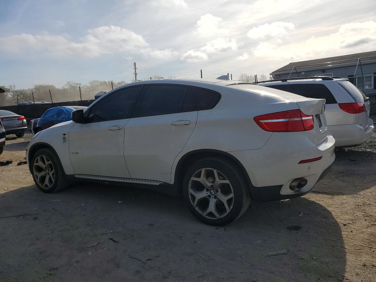 2010 BMW X6 VIN 5UXFG4C55AL226070 photo 2