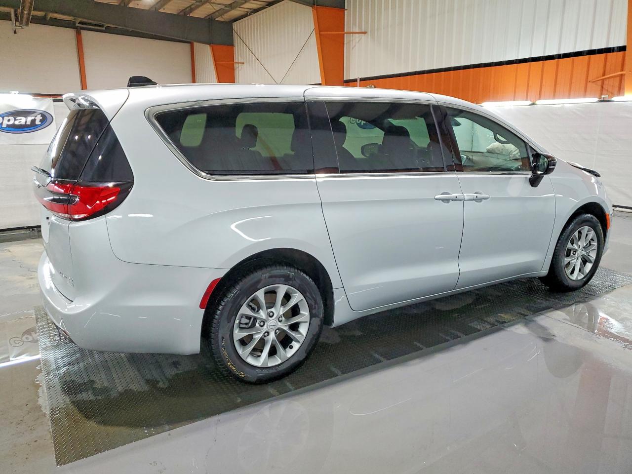 2026 Chrysler Pacifica VIN 2C4RC3GGXTR256028 photo 3