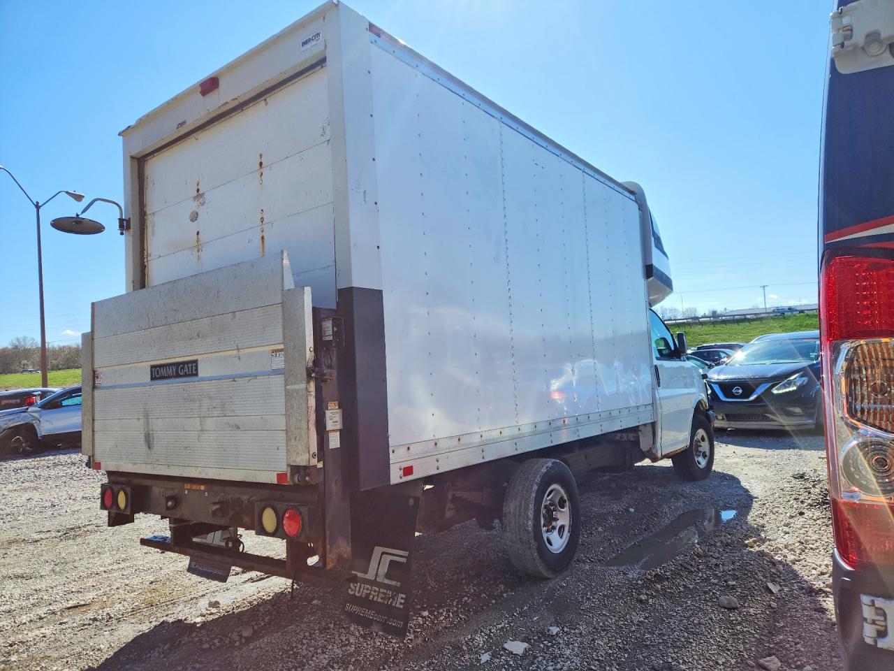 2017 CHEV Express VIN 1GB0GRFF2H1118072 photo 3