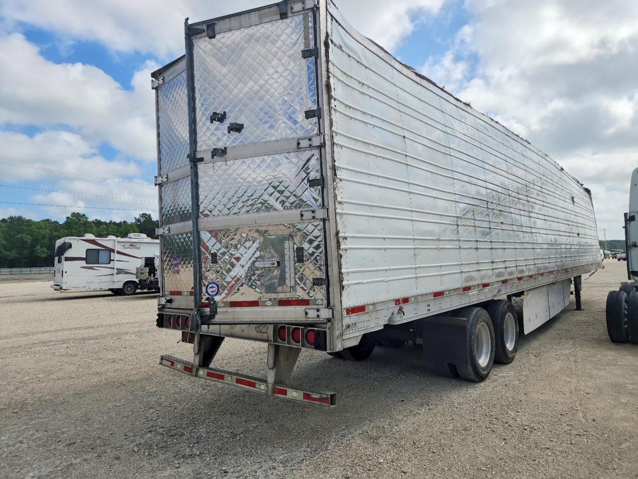 2015 UTILITY All models VIN 1UYVS2538FU115902 photo 4