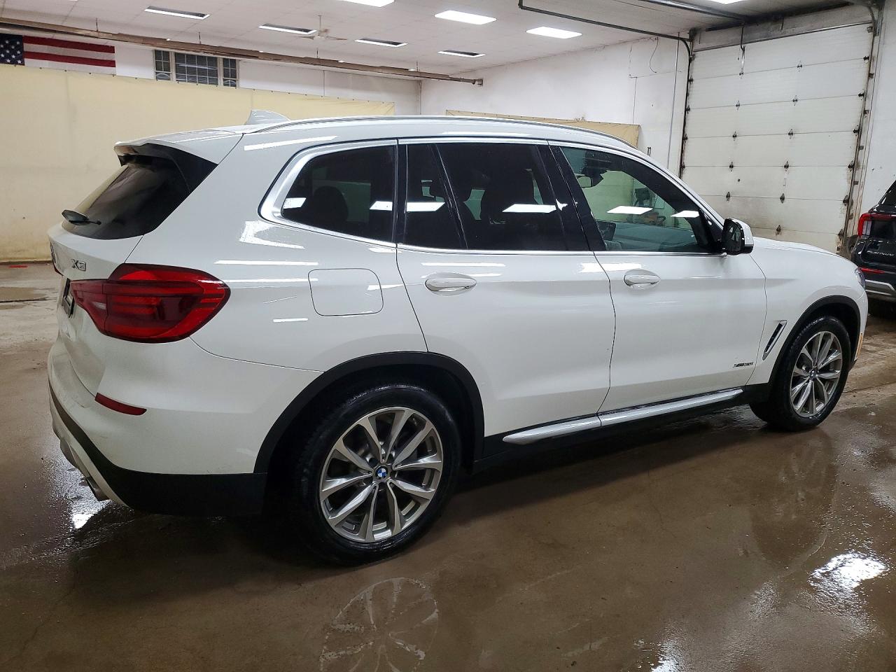 2018 BMW X3 VIN 5UXTR9C57JLA44514 photo 3