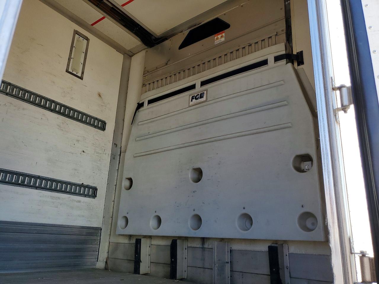 2018 UTILITY All models VIN 1UYVS2488J2226502 photo 5