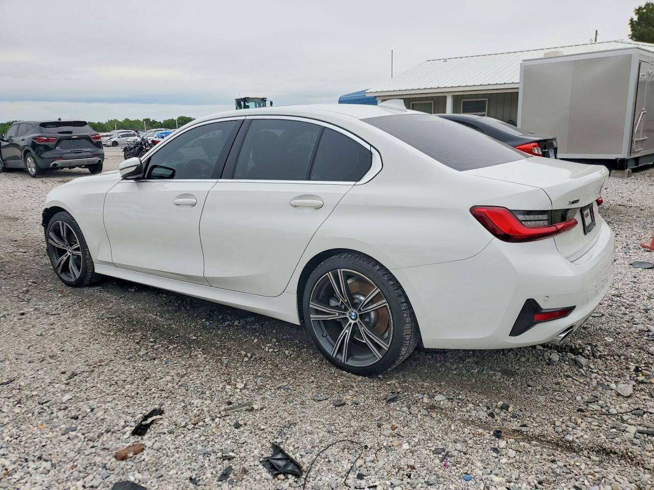 2020 BMW 3 series VIN 3MW5R7J04L8B26680 photo 2