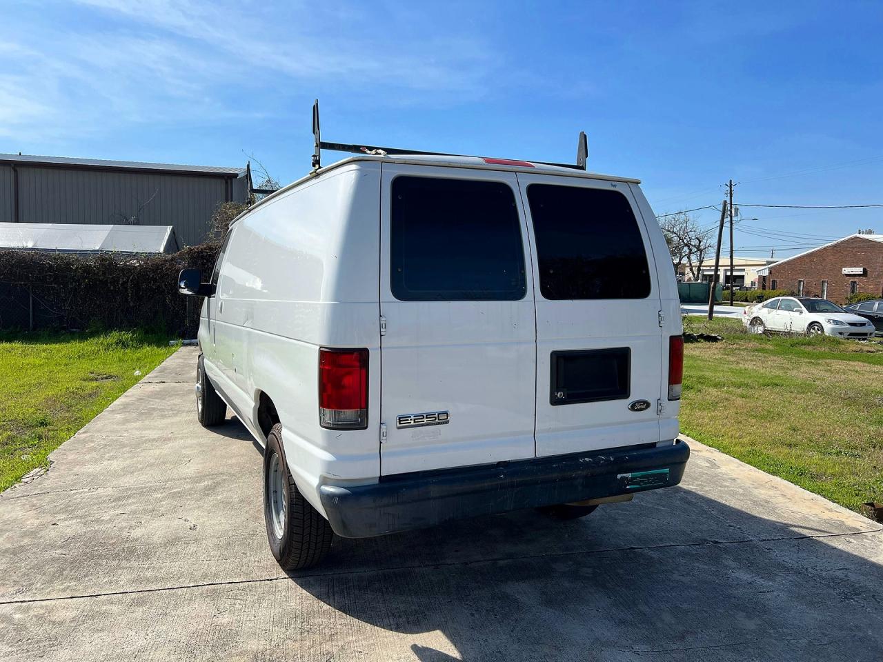 2010 Ford Econoline VIN 1FTNE2EL4ADA60332 photo 3