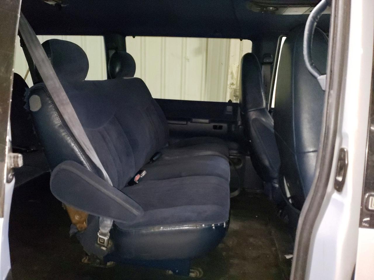 2000 CHEV Astro VIN 1GNEL19W8YB177218 photo 11