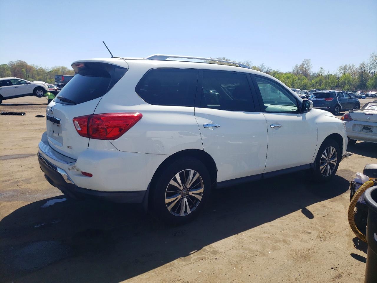 2017 NISS Pathfinder VIN 5N1DR2MM4HC682886 photo 3