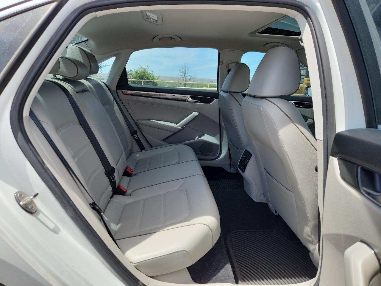 2018 Passat VIN 1VWBA7A35JC030101 photo 10