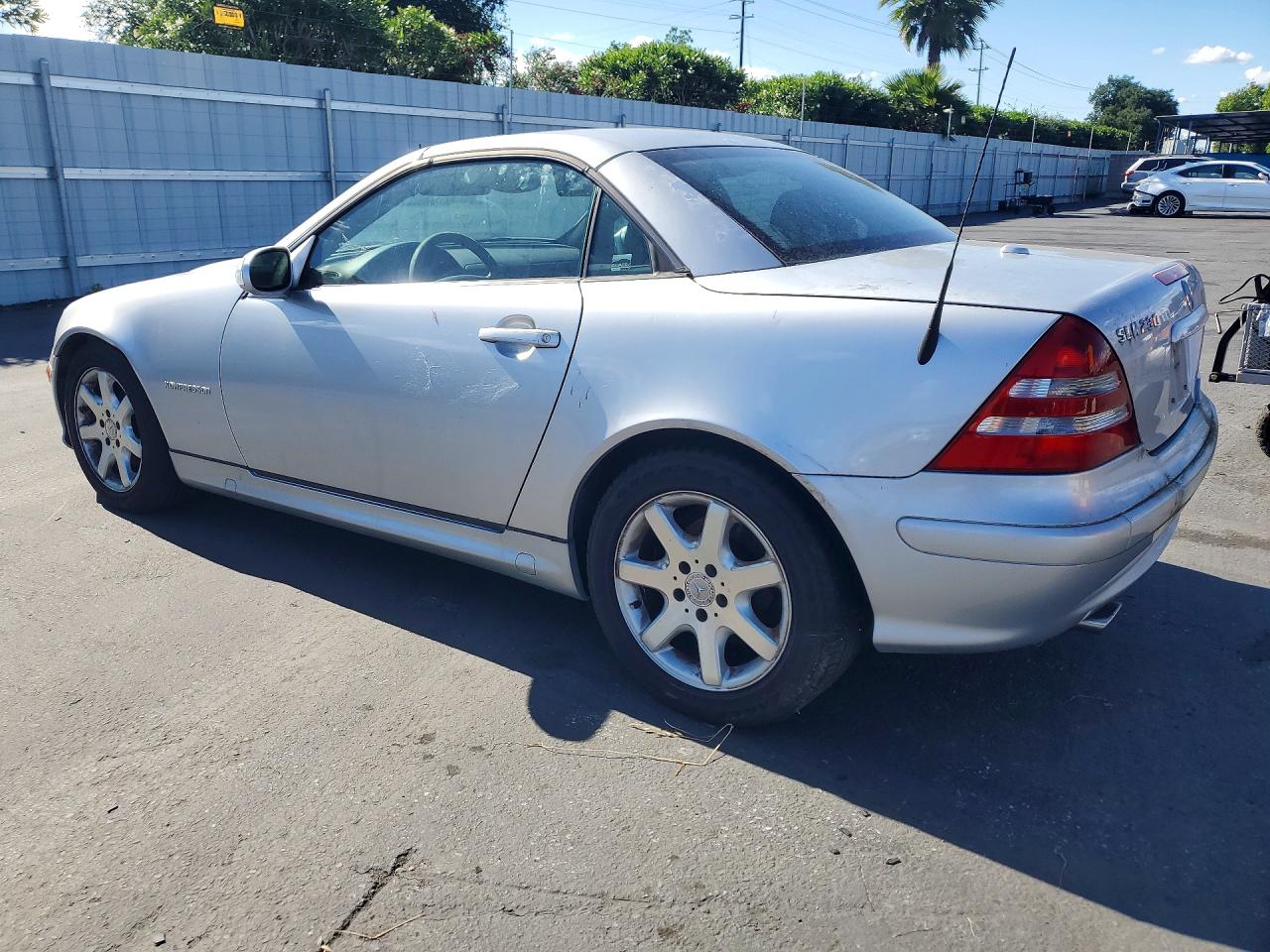 2004 Mercedes-Benz Slk-class VIN WDBKK49F34F306287 photo 2