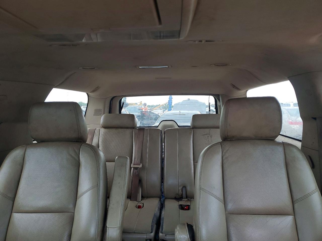 2011 Chevrolet Suburban VIN 1GNSCKE02BR289361 photo 10