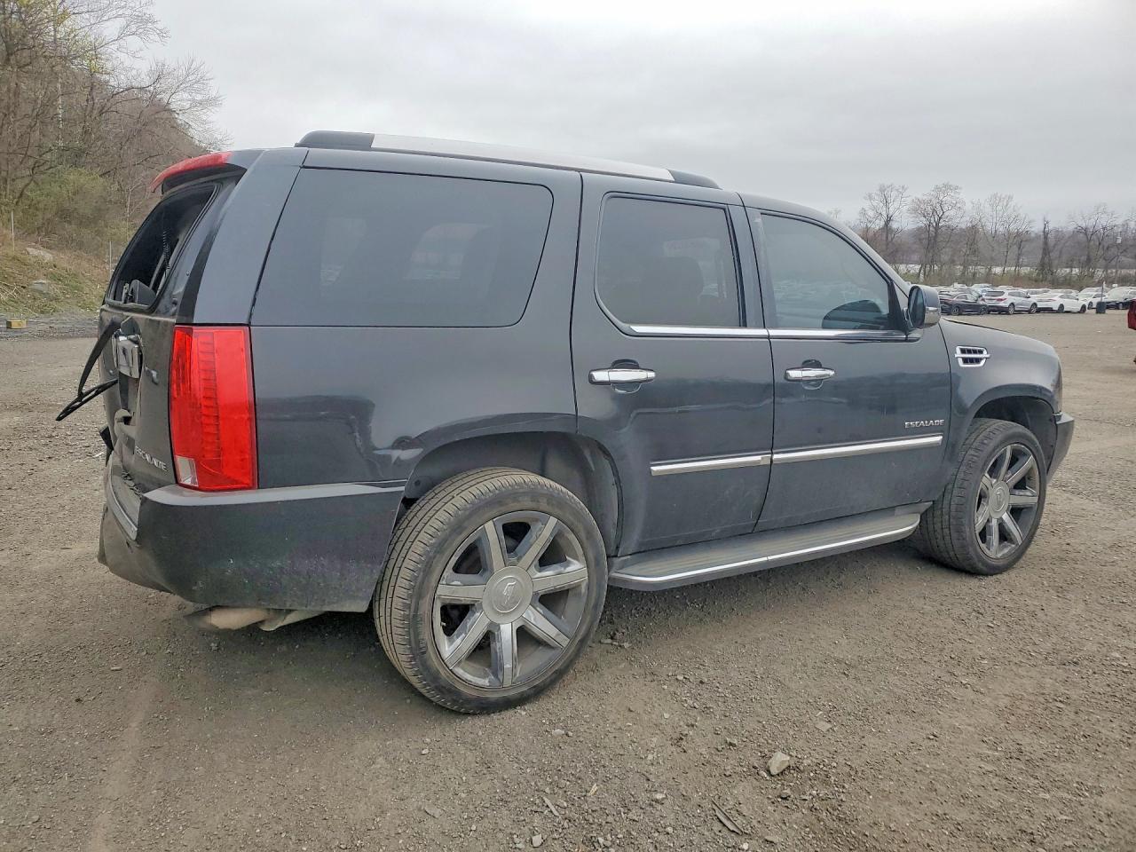 2011 Cadillac Escalade VIN 1GYS4AEF6BR324031 photo 3