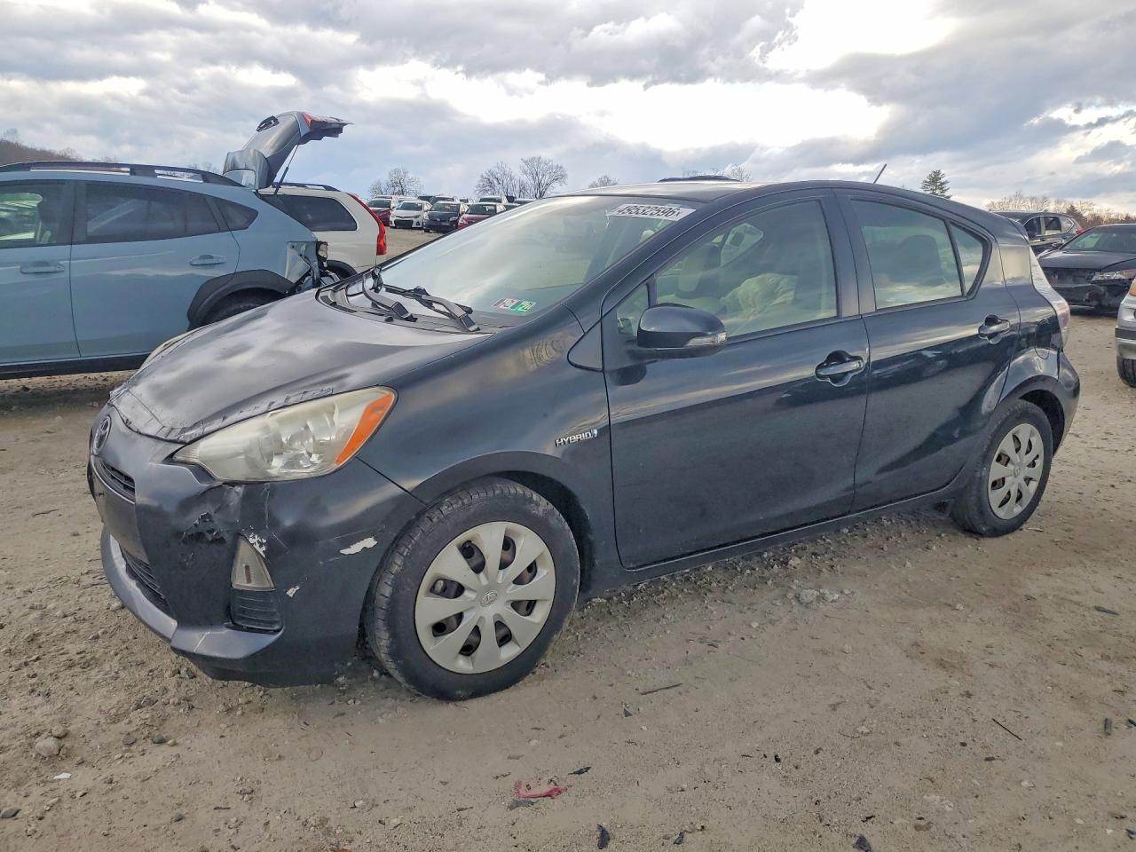 2013 Toyota Prius c on VIN JTDKDTB38D1553680 photo 1