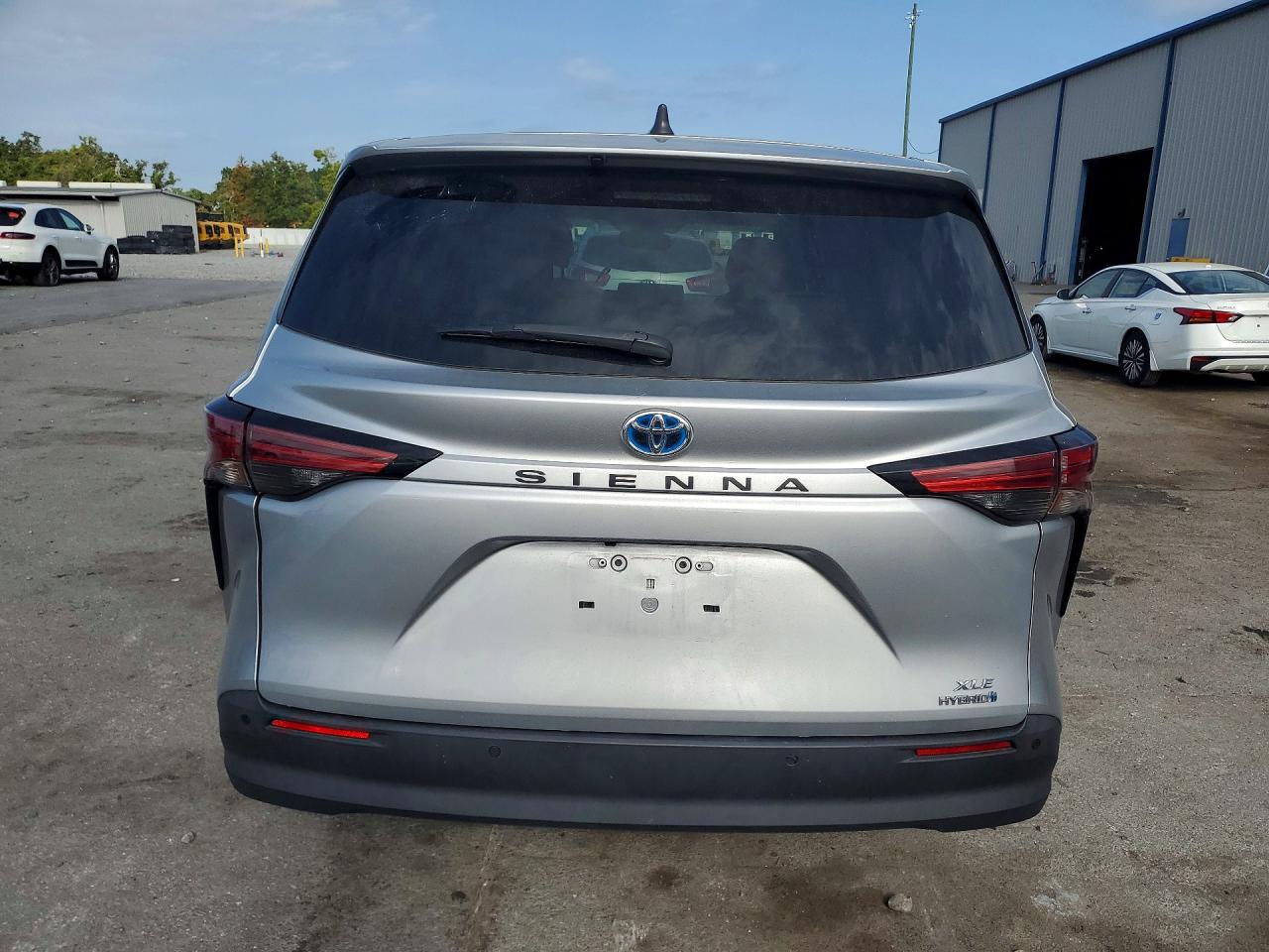 2022 Toyota Sienna VIN 5TDYRKEC1NS114813 photo 6